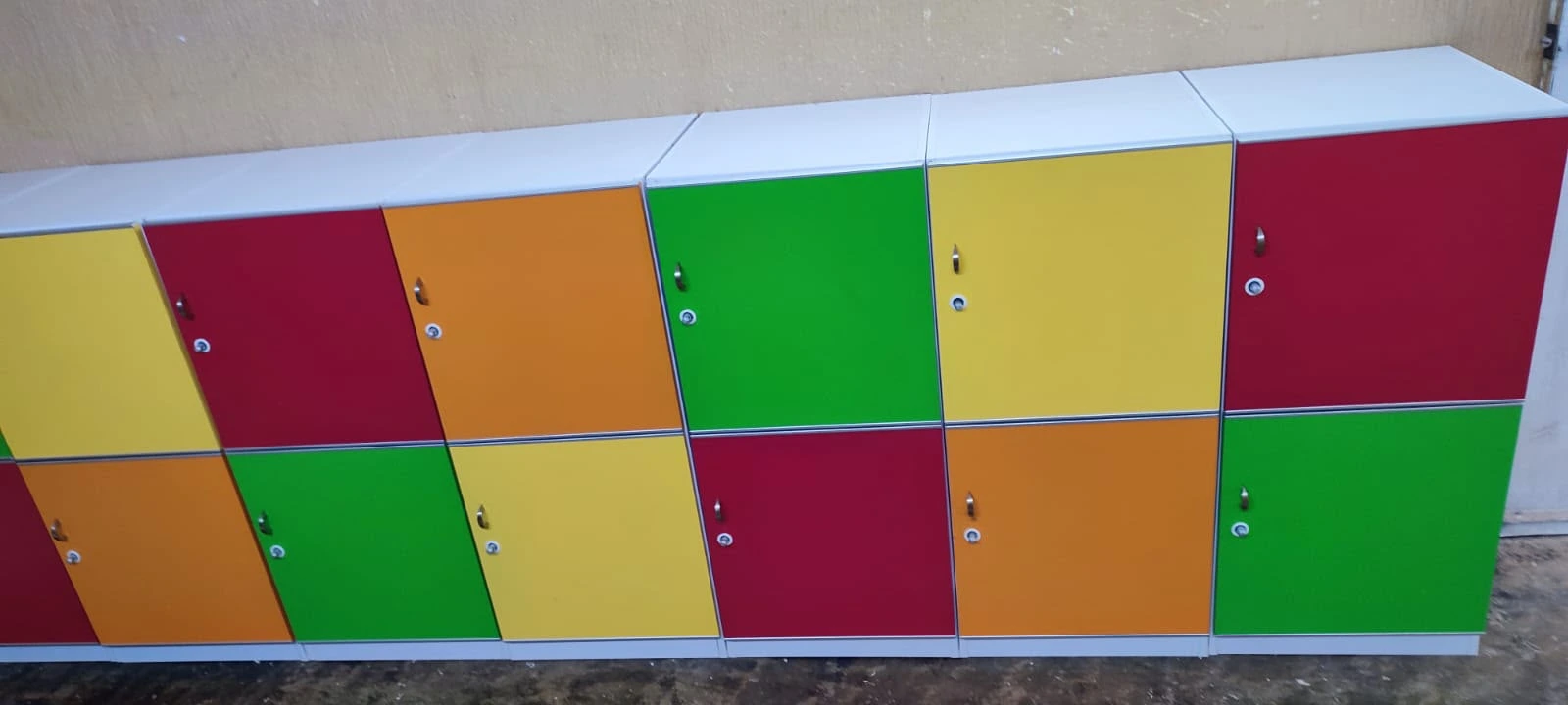 Locker en plástico multicolor - LockSteel